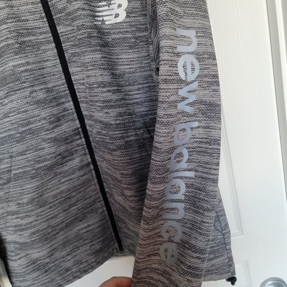 New Balance dry tech jacket size medium in a slate grey color. Spring jacket - Picture 7 of 10